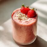 Erdbeer Haferflocken Smoothie – Schnell & gesund genießen!