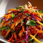 Hauchdünner Regenbogenkarotten-Sesam-Salat