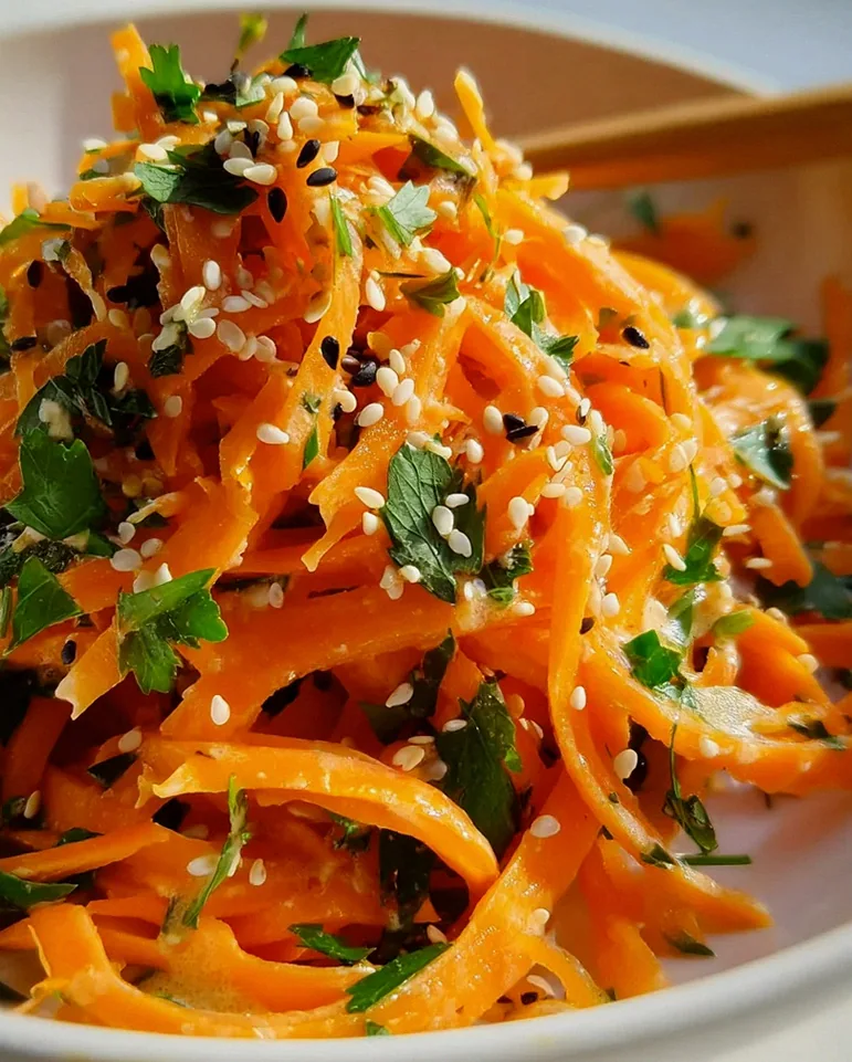 Karottensalat mit Ingwer-Sesam-Dressing – Gesund & Lecker! – Schritt 1