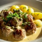 Köstliche Königsberger Klopse: Zartes Rindfleisch in Kapernsauce
