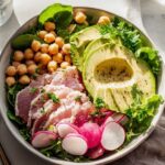 Tuna Salat Bowl mit Avocado und Kichererbsen – Gesund genießen!