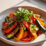 Zartes Ofengemüse mit Chili-Sesam-Knusper